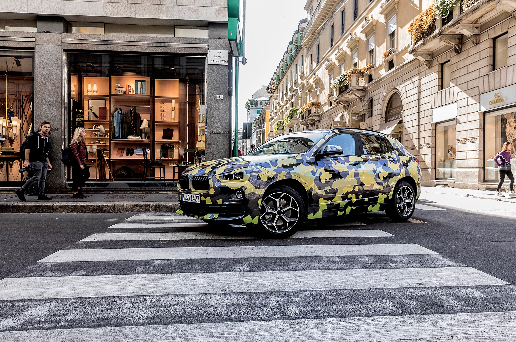 BMW "nhá hàng" SUV cỡ nhỏ X2 trong Tuần lễ thời trang Milan bmw nha hang suv co nho x2 trong tuan le thoi trang milan