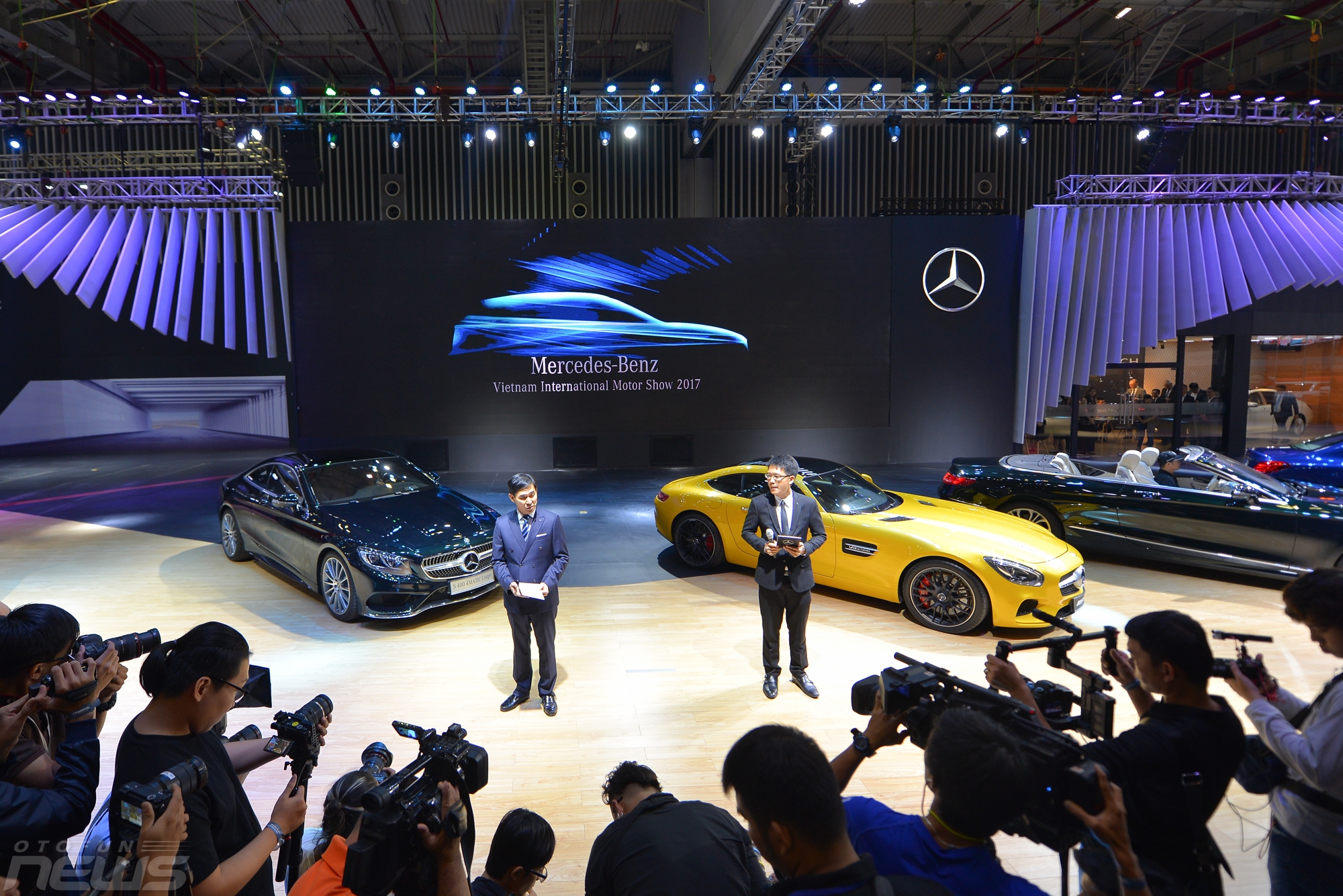 vims 2017 mercedes benz gop mat tai trien lam voi dan xe sang hung hau