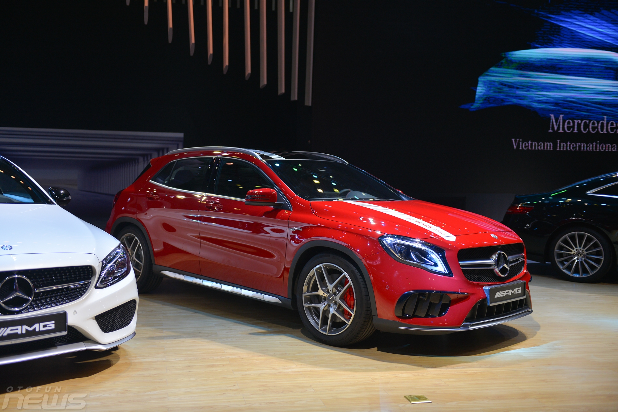 vims 2017 mercedes benz gop mat tai trien lam voi dan xe sang hung hau