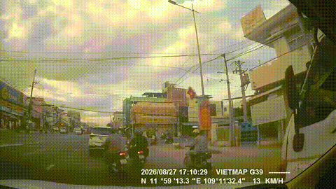 Xe đông lạnh vượt trái, tông trúng hai người đi xe máy phía trước khiến cả hai tử vong