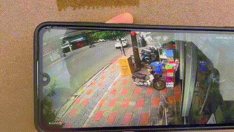 Góc nhìn khác của vụ việc người đi xe máy bị hất văng sau va chạm với ô tô tại Vĩnh Bảo, Hải Phòng