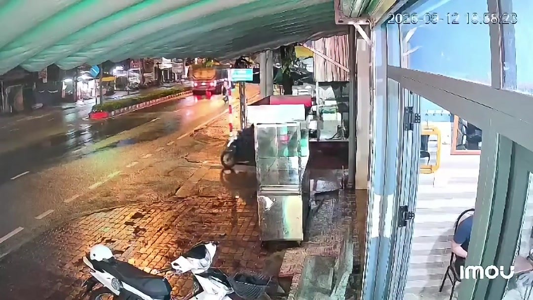 Bình Dương: Thiếu niên 2012 điều khiển xe máy va chạm với thai phụ đang đi xe máy sang đường