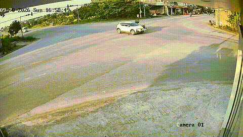 Qua ngã tư không quan sát, giảm tốc, ô tô va chạm với xe máy