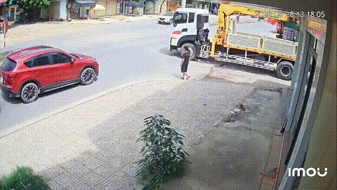 Video trước khi cổng làng ở Hà Tĩnh bị sập khiến một cháu bé lớp 3 bị thương nặng