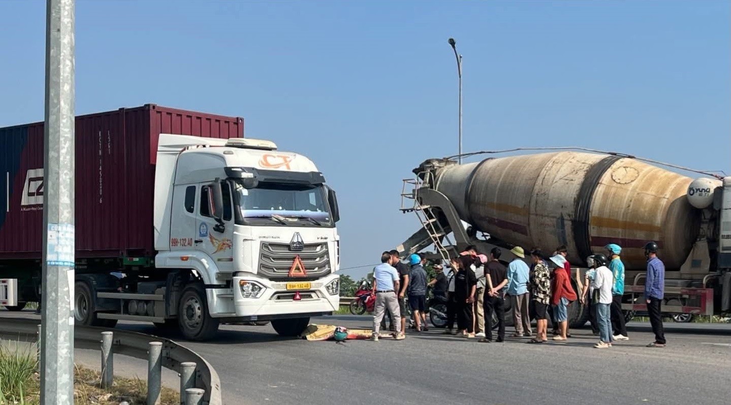 TNGT nghiêm trọng giữa xe máy và xe container tại Điềm Thụy, Thái Nguyên