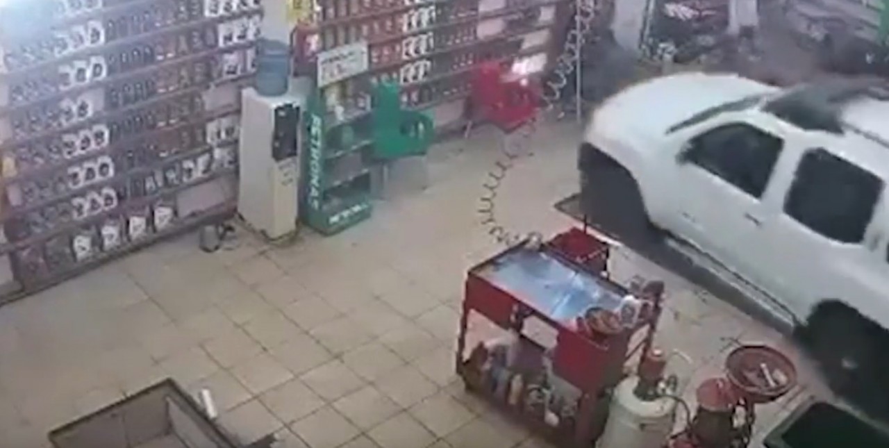đạp nhầm chân ga gây tai nạn