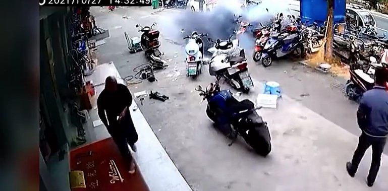 Video pin xe điện phát nổ
